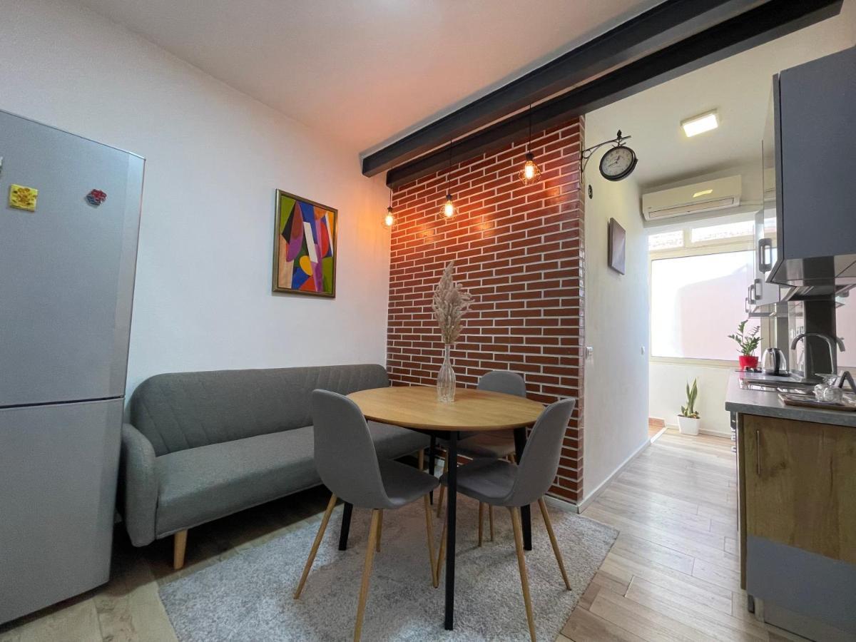 Myslym Shyri'S Apartments Тирана Екстериор снимка