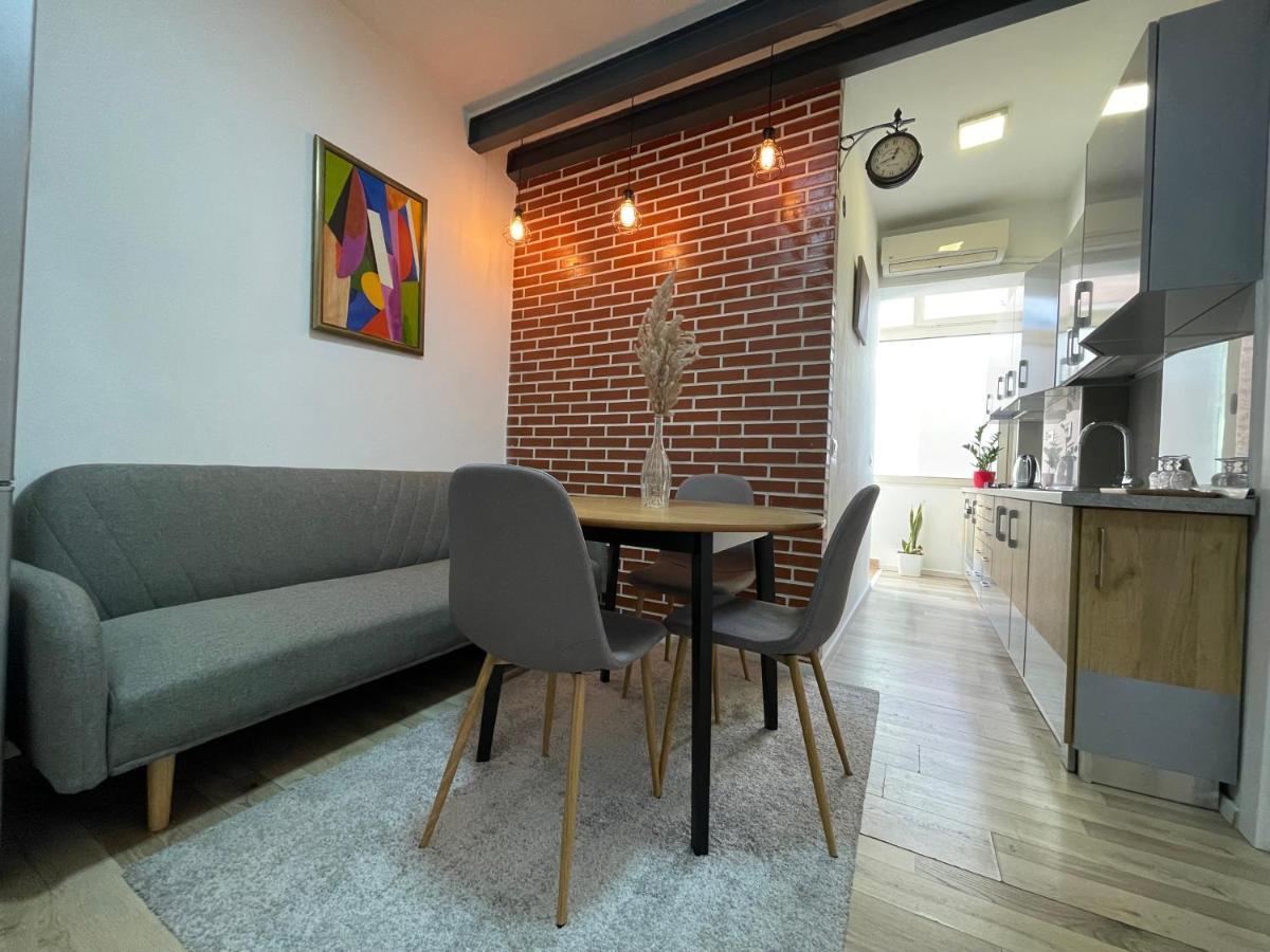 Myslym Shyri'S Apartments Тирана Екстериор снимка